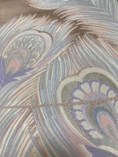 袋帯　淡いピンク　孔雀の羽根